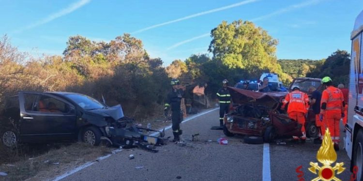 Tragedia ad Aglientu, scontro tra due auto: morto un 70enne