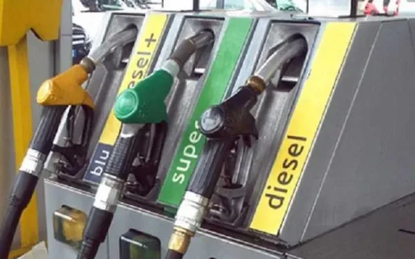 Codacons: alla pompa listini gasolio +27% in 5 anni, benzina +21,7%