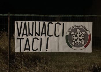 Casapound: “Vannacci taci”. Striscioni in tutta Italia dopo le dichiarazioni favorevoli allo sgombero