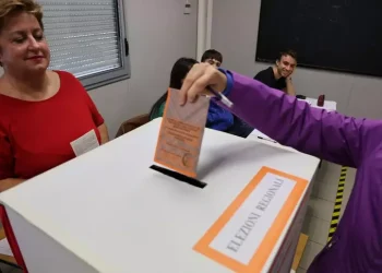 Regionali nelle Marche, l’affluenza alle 12 è del 10,84%