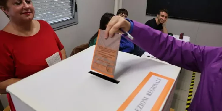 Regionali nelle Marche, l’affluenza alle 12 è del 10,84%