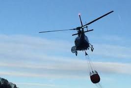 Fuoco a Decimoputzu, in azione l’elicottero del Corpo Forestale