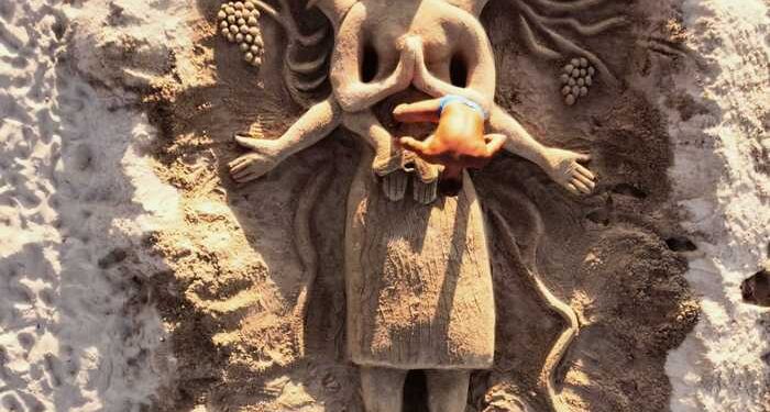 Femminicidio in Gallura, altorilievo in spiaggia per ricordare Cinzia