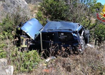 Grave incidente a Orani, con l’ auto si ribalta: un ferito