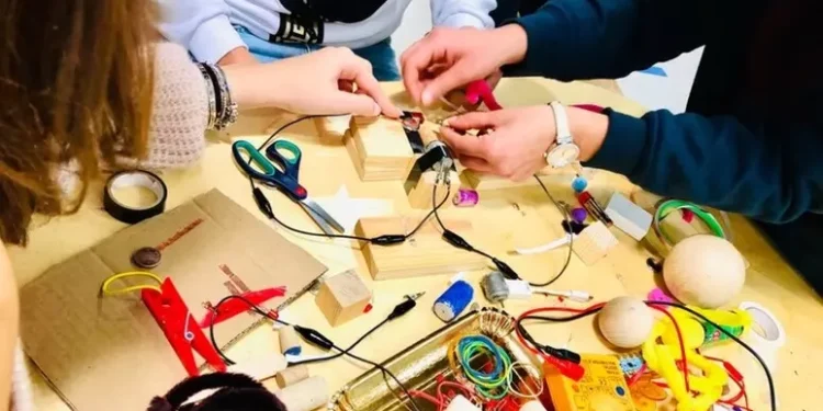 Il 10Lab torna in classe, l’8 e il 9 a Sa Manifattura