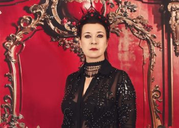 Musica, i Lacrimosa annunciano: “Anne Nurmi è molto malata”