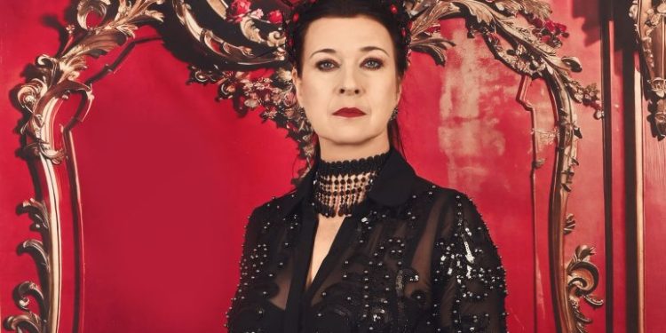 Musica, i Lacrimosa annunciano: “Anne Nurmi è molto malata”