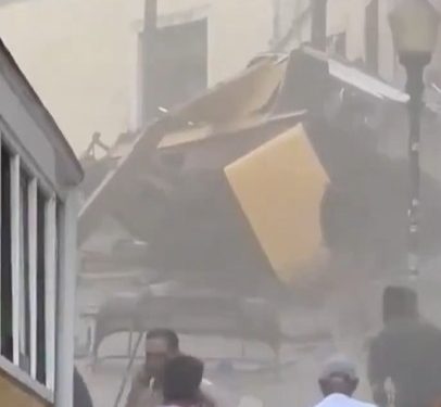 A Lisbona è deragliata la storica funicolare di Glória: almeno 15 persone sono morte