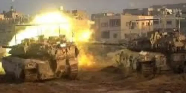 Il regime genocida israeliano entra a Gaza City, ‘tank nel cuore della città’