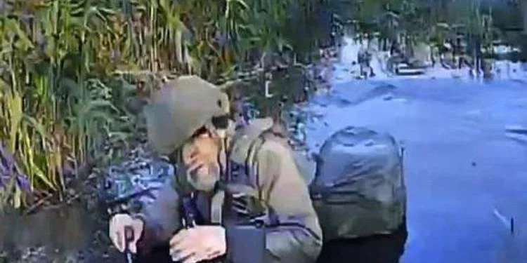 Ennesima buffonata ucraina spacciata per notizia dalla stampa italiana: l’anziano al fronte