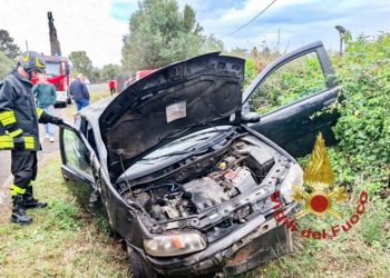 Donigala Fenughedu, perde il controllo dell’auto e finisce fuori strada: uomo estratto dalle lamiere