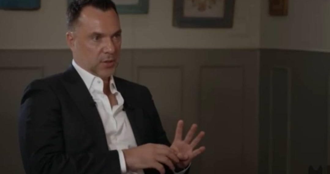 L’ex consigliere di Zelensky: “se dovessi venire eletto, consegnerò le 4 regioni e la Crimea alla Russia”