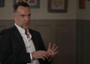 L’ex consigliere di Zelensky: “se dovessi venire eletto, consegnerò le 4 regioni e la Crimea alla Russia”