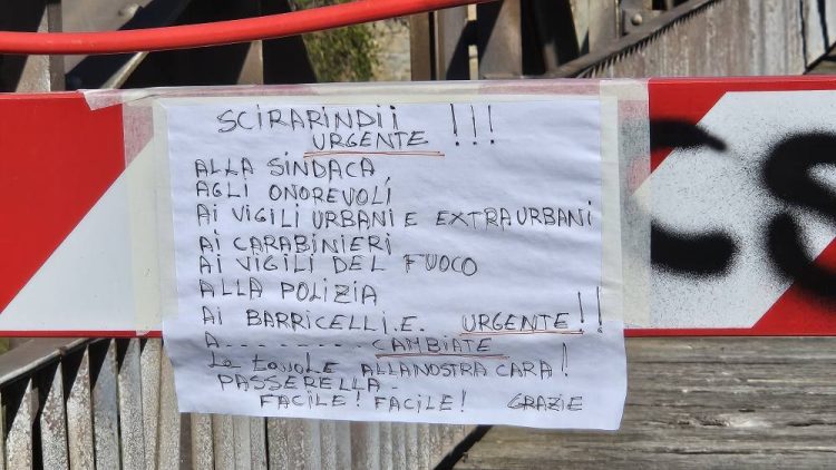 Sestu, passerella da aggiustare: mai iniziati i lavori e i cittadini protestano