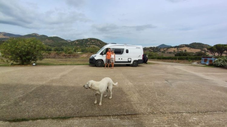 Tappa all’Oleificio Pelau a Jerzu, meta autentica di un viaggio in camper per tutta Europa di una famiglia russa