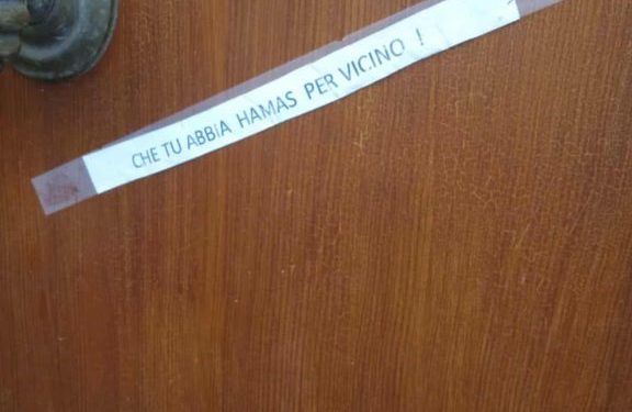 Cagliari, grave provocazione sionista contro famiglia che espone bandiera palestinese