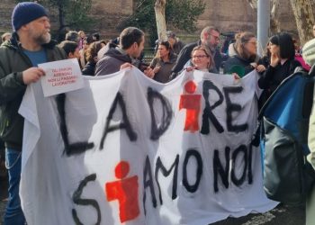 Giornalisti della Dire in sciopero, il Cdr: «Stipendi a rate e non garantiti, ora basta»