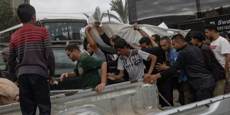 Il regime sanguinario israeliano uccide oltre 100 persone a Gaza