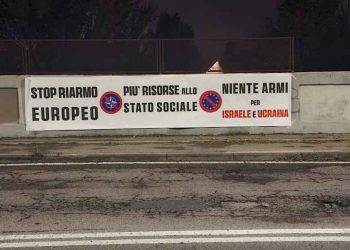 Modena, campagna contro il riarmo in tutta la città