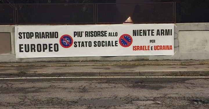 Modena, campagna contro il riarmo in tutta la città