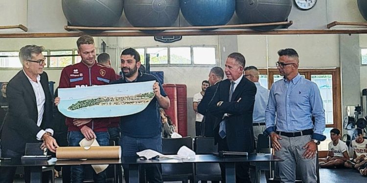 Nuoto: argento mondiale Guidi premiato dal Comune di Cagliari