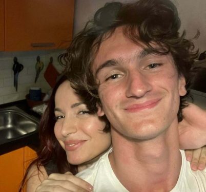 Muore in un incidente stradale Evan Delogu, il fratello di Andrea: aveva 18 anni