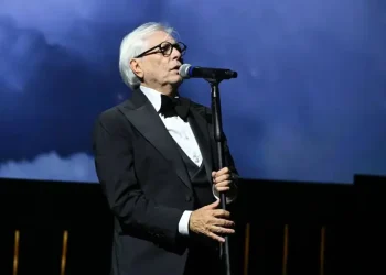 Nino D’Angelo annuncia un nuovo tour 2026 per i 50 anni di carriera