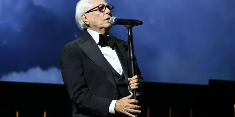 Nino D’Angelo annuncia un nuovo tour 2026 per i 50 anni di carriera