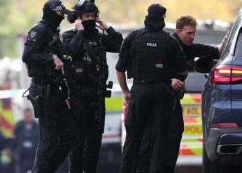 Attacco alla sinagoga di Manchester: una delle vittime uccise dalla polizia