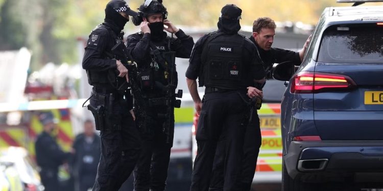 Attacco alla sinagoga di Manchester: una delle vittime uccise dalla polizia