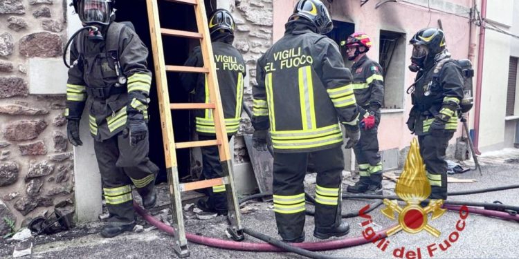 Paura a Bonarcado, abitazione in fiamme