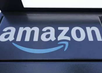 Amazon pronta a licenziare 30.000 dipendenti