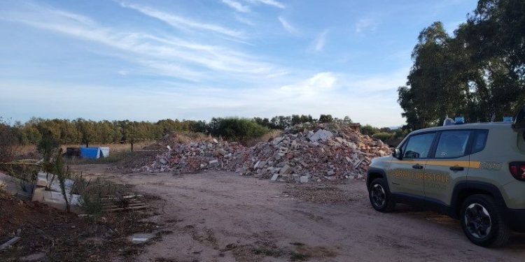 Sequestrata ad Arborea un’area utilizzata per la gestione illecita dei rifiuti