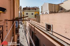 Terrore a Cagliari, minorenne accoltellato alla Marina