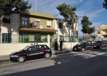 Bullizzano 62enne nei parcheggi di un market, nei guai 2 minori