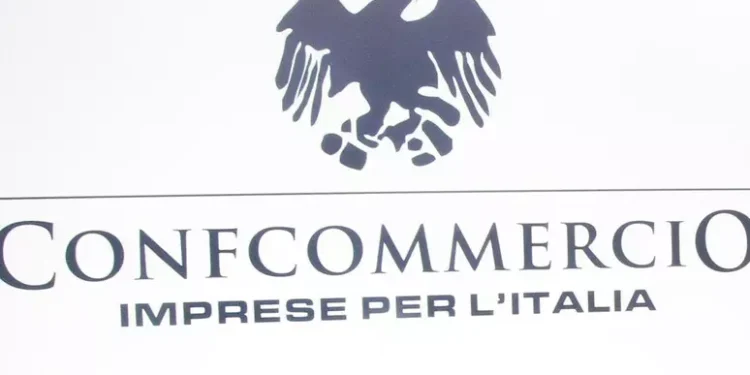 Dal 2011 l’Italia ha perso 193mila imprese giovani del commercio