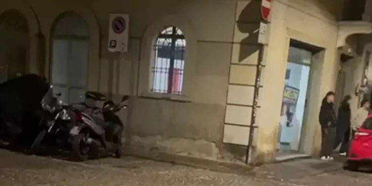 Cori fascisti nella sede di Fratelli d’Italia, commissariata Gioventù nazionale a Parma