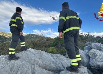 Turista si perde sul sentiero per Cala Luna, soccorso con l’elicottero