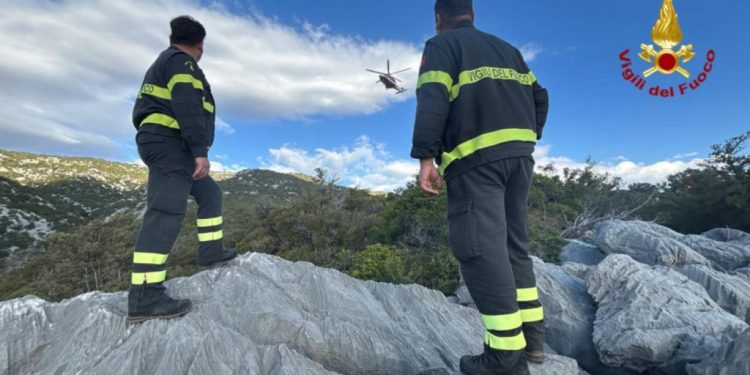 Turista si perde sul sentiero per Cala Luna, soccorso con l’elicottero