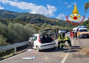 Scontro tra due auto sulla ex 125, tre feriti gravi