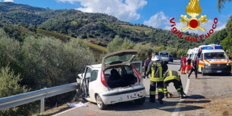 Scontro tra due auto sulla ex 125, tre feriti gravi
