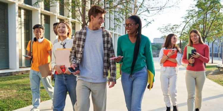 Mobilità giovanile, 300 mila euro per promuovere l’Erasmus plus