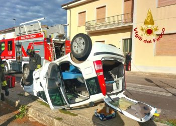 Scontro tra due auto a Ghilarza: donna estratta dalle lamiere