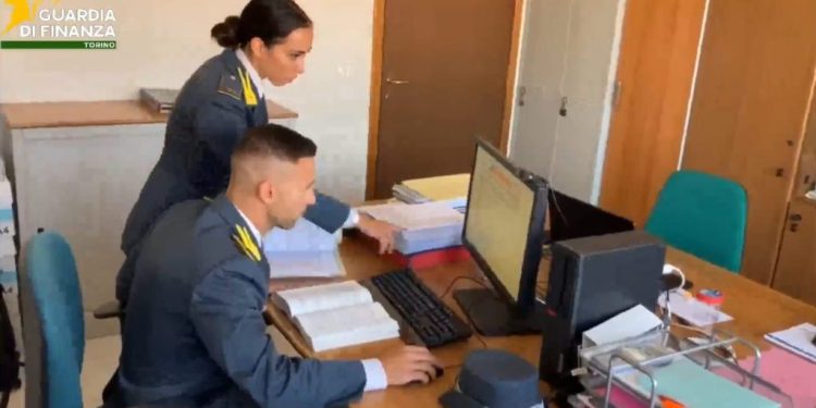 Operazione “Non ci casco”, sequestrati 5,5 milioni di prodotti per moto e bici