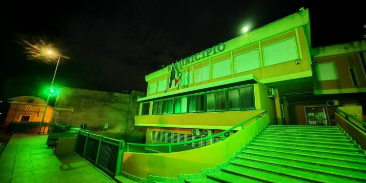 “Accendiamo la luce sulla salute mentale”, il municipio di Sestu illuminato di verde