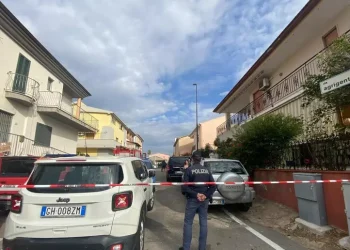 Paura a Olbia, barricato in casa da ieri minaccia gesto estremo