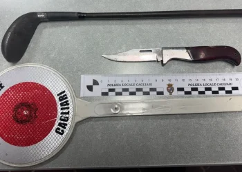 A Cagliari con coltello e mazza in auto: due denunce