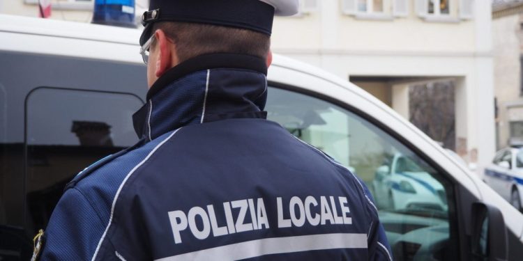 Scoperta macabra per l’ufficiale giudiziario: nella casa da pignorare c’è uno scheletro