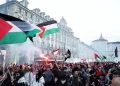 Manifestazione pro Pal a Torino, polizia carica i manifestanti