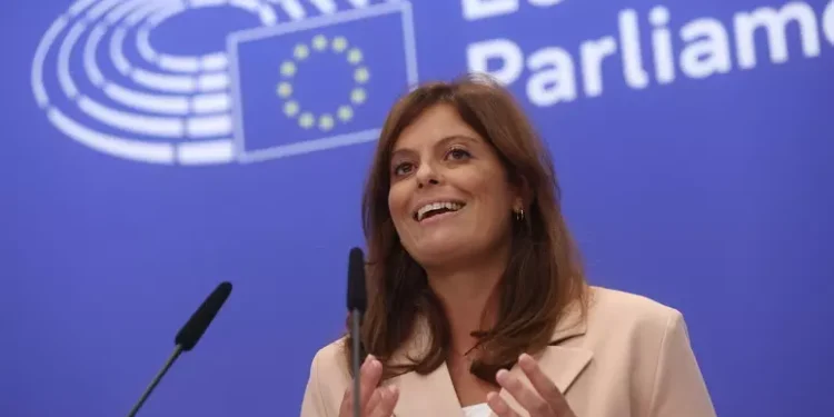 L’Eurocamera approva l’immunità a Ilaria Salis, salva per un solo voto